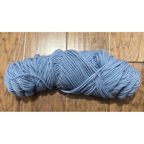 Dusty Blue / Light Blue Yarn 4-Ply 4.5 Ounces Partial Skeins Acrylic Lot Of 2 - Picture 7 of 10